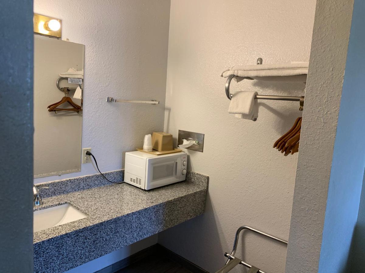 Landmark Inn Osawatomie 외부 사진