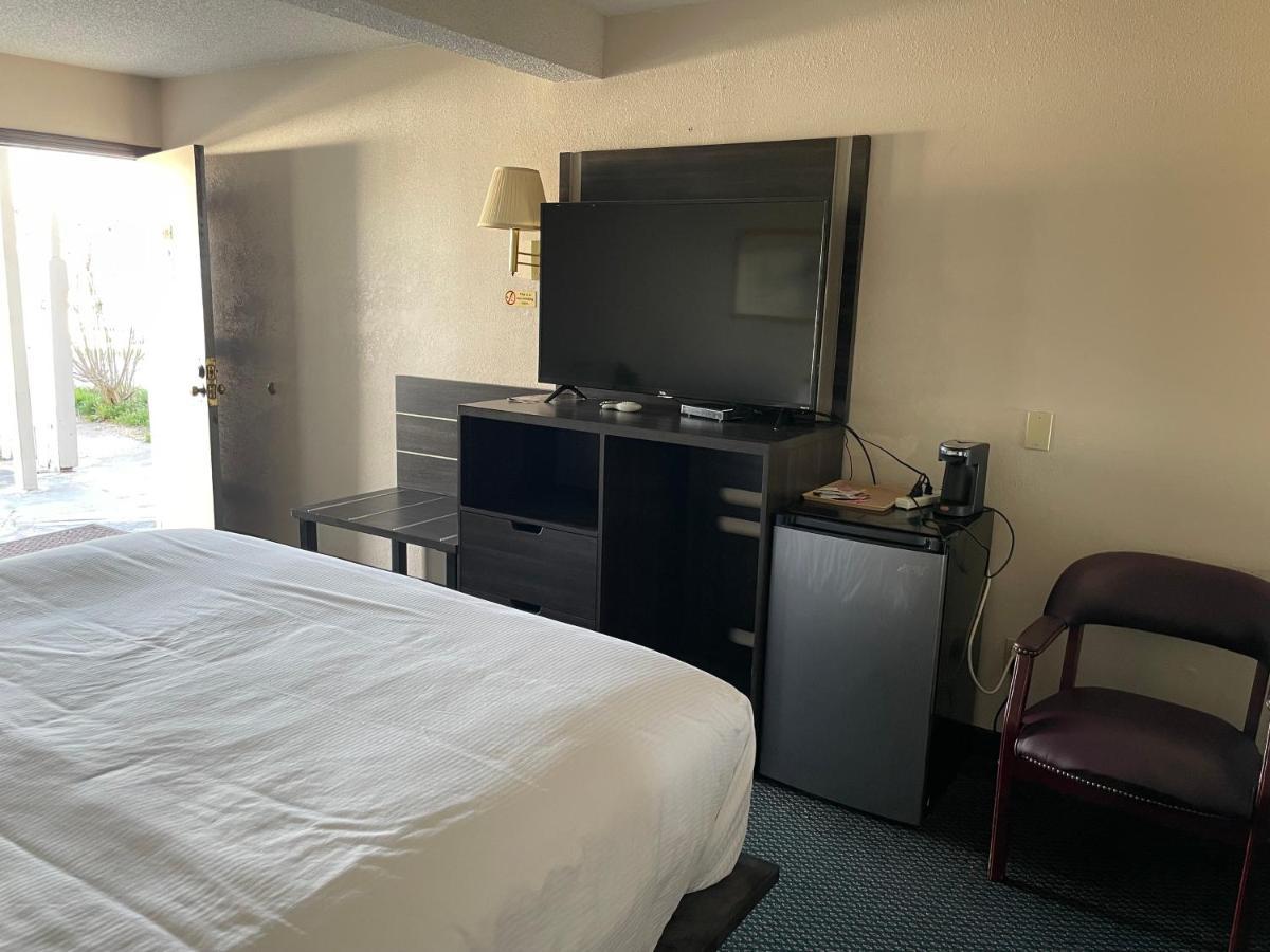 Landmark Inn Osawatomie 외부 사진